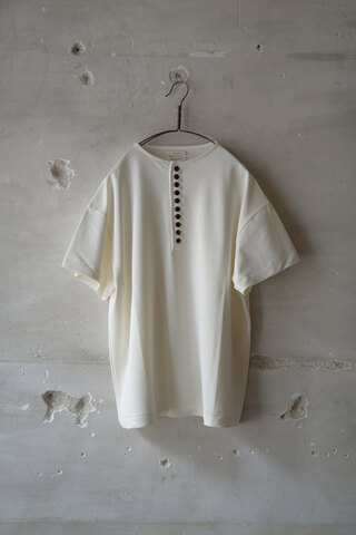 written by リトゥンバイ/ TEN BUTTON SHORT SLEEVE TEE (sold)