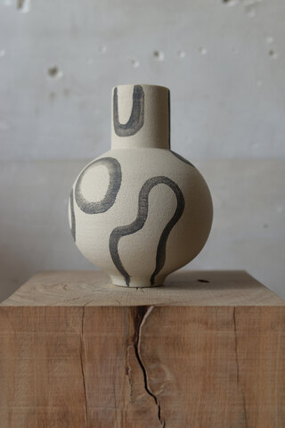 PUNA / TIERRA CERAMIC MEDIUM VASE