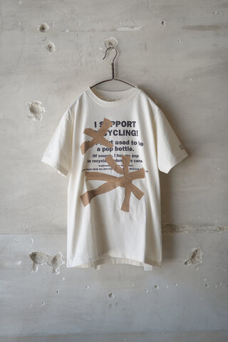 written by リトゥンバイ / RE-MAKE PACKING TAPE PRINT TEE