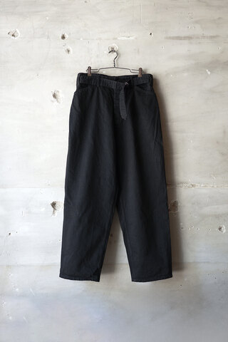 COMOLI / ブラックデニム ベルテッドパンツ (sold)