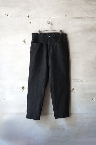 COMOLI / ブラックデニム テーパードパンツ (sold)